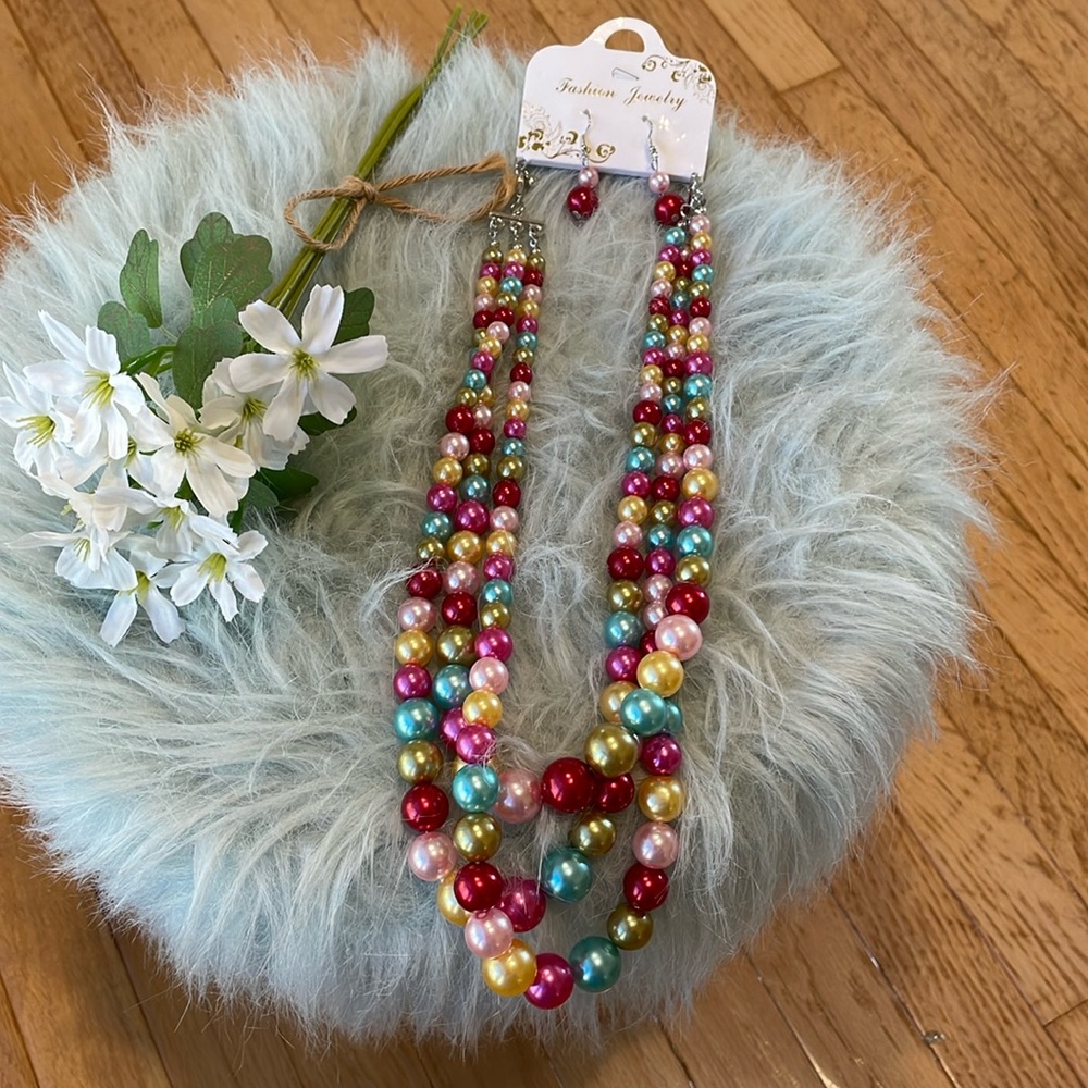 Faux pearl necklace and earrings set